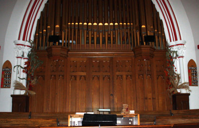 Rather large pipe organ