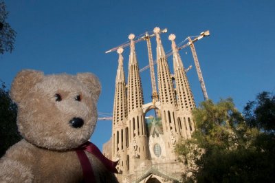 Here I am, in front of  Sagrada Familia...It means I'm really in Barcelona!!!!