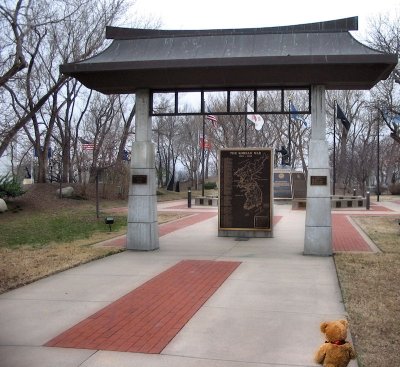 Visiting the Memorial to fallen soldiers