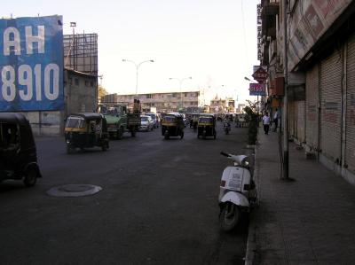 g3/03/515903/3/54404135.TypicalSuratHighStreet.jpg