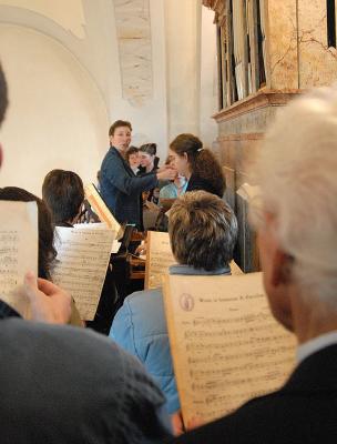 Der Lanzenkirchner Kirchenchor unter der Leitung von Veronika Ischlstger