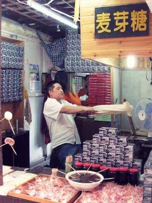 Candy maker - Zhouzhuang, Jiangsu province