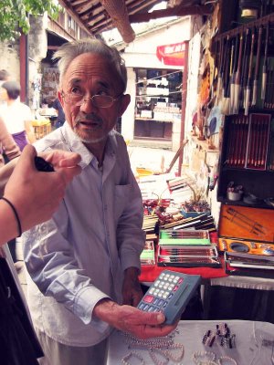 Pearls seller - Zhouzhuang, Jiangsu province