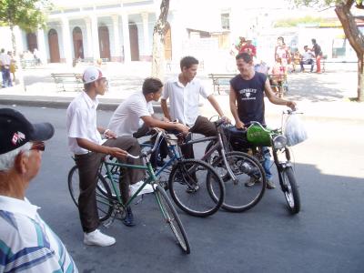 Cyclists, Cienfuegos