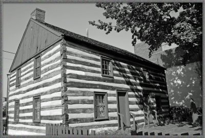 Bobb Log House