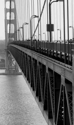 east walk ggb-bw.jpg