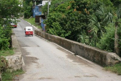 Puente de Piedra a la Entrada de la Poblacion