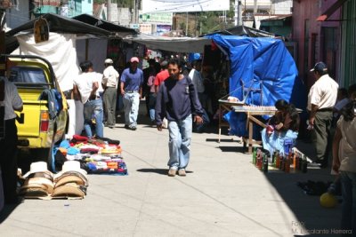 Mercado en las Calles Proximas al Parque