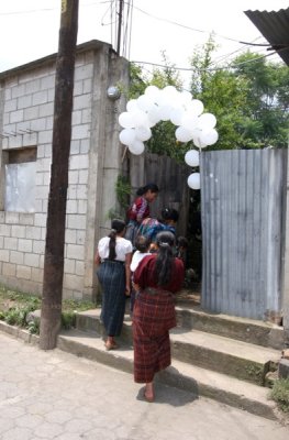 Vecinos Acudiendo a Una Celebracion