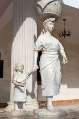 Detalle de Una de las Esculturas del Edificio Municipal