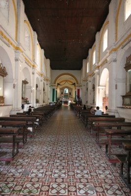 Interior de la Iglesia Catolica