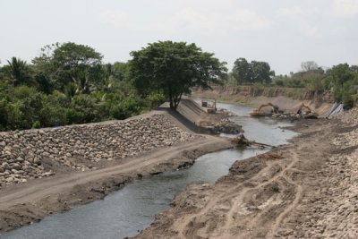 Trabajos de Dragado en el Rio Siguacan
