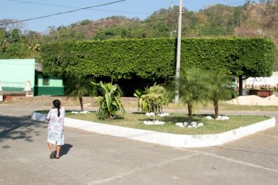 Parque al Final de la Calle Principal del Poblado