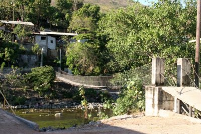 Puente Colgante Peatonal Sobre el Rio San Jose