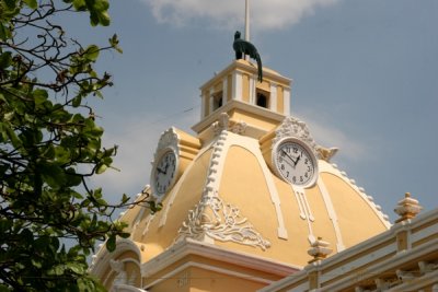 Detalle de la Cupula y Reloj del Palacio