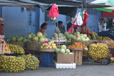 Ventas de Fruta en el Mercado Local