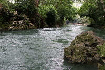 El Rio San Simon Divide en Dos el Poblado