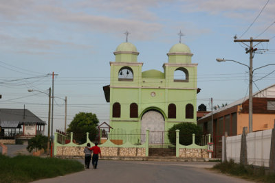 Iglesia Cercana al Lago Peten Itza