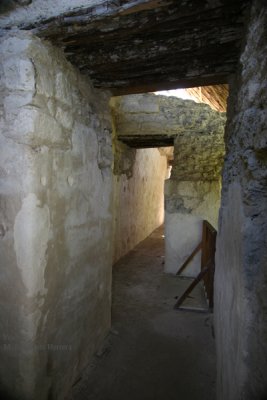 Interior de una de las Edificaciones de la Acropolis Este