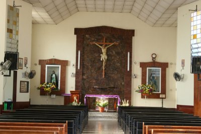 Interior de la Iglesia Catolica de Morales