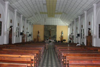 Interior de la Iglesia Catolica de la Cabecera