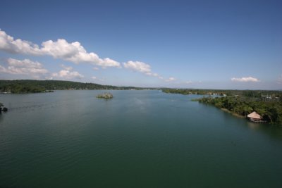 Vista Panoramica del Rio Dulce