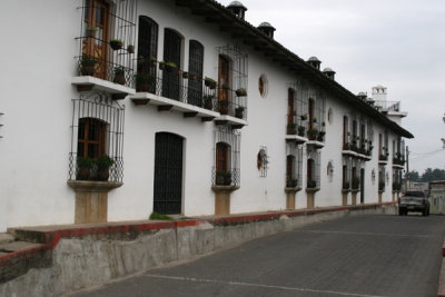 Edificio Estilo Colonial en una de las Calles