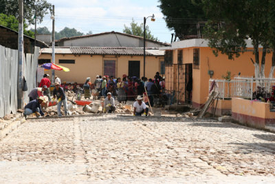 Algunas Calles Estan en Proceso de Renovacion del Empedrado