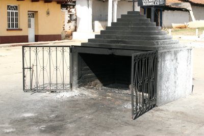 Crematorio Para Ofrendas Frente a El Calvario Local