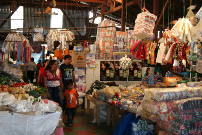 Interior del Mercado Local