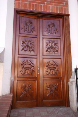 Detalle del Labrado de las Puertas de la Iglesia