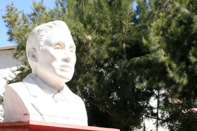 Busto de Marcelino Champet