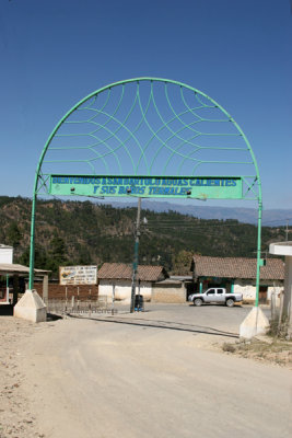 Arco de Bienvenida en el Ingreso a la Zona Urbana