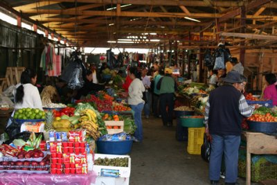 Interior del Mercado Local