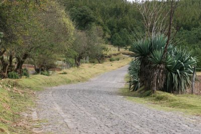 Algunas Carreteras a las Aldeas son Empedradas