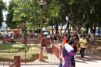 Escena de Fin de Semana en el Parque Central