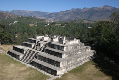 Templo del Lado Norte de la Plaza  Central