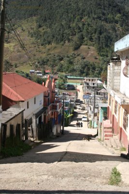 Calle Hacia el Estadio de Futbol