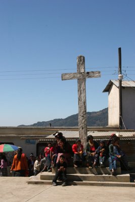 Cruz de Madera Frente a la Iglesia