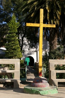 Cruz de Madera Frente a la Iglesia