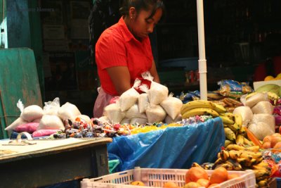 Vendedora en el Mercado Local