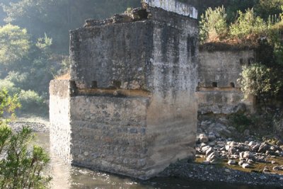 Detalle de las Bases del Antiguo Puente