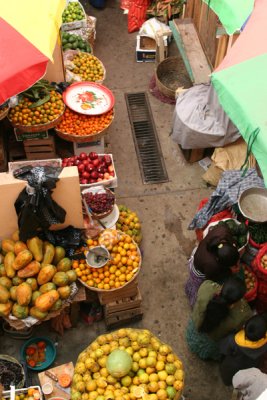 Venta de Fruta en el Mercado Local