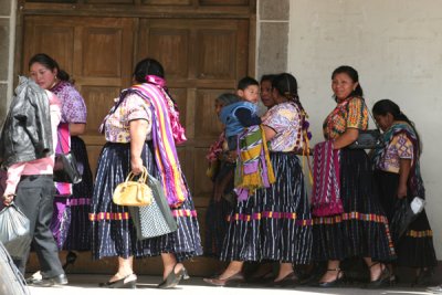 Habitantes y Traje Tipico del Lugar