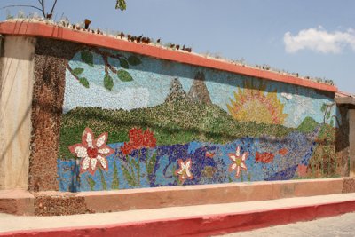 Singular Mural en la Calle al Centro de la Cabecera