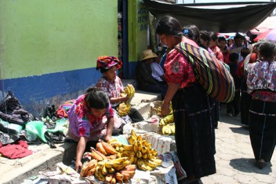 Actividad Comercial en el Mercado Local