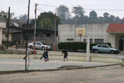 Cancha Deportiva en el Centro de la Poblacion