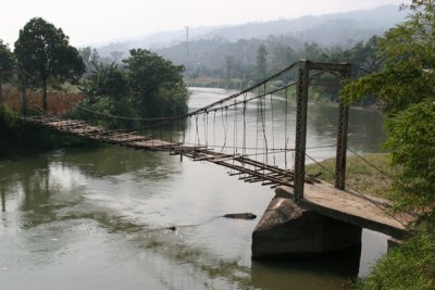 Puente Antiguo Sobre el Rio Polochic en la Aldea Teleman