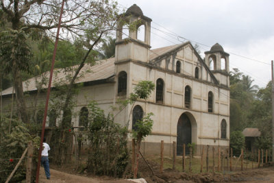 Iglesia Abandonada a la Entrada de la Zona Urbana