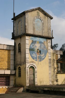 Torre Proxima a la Iglesia
